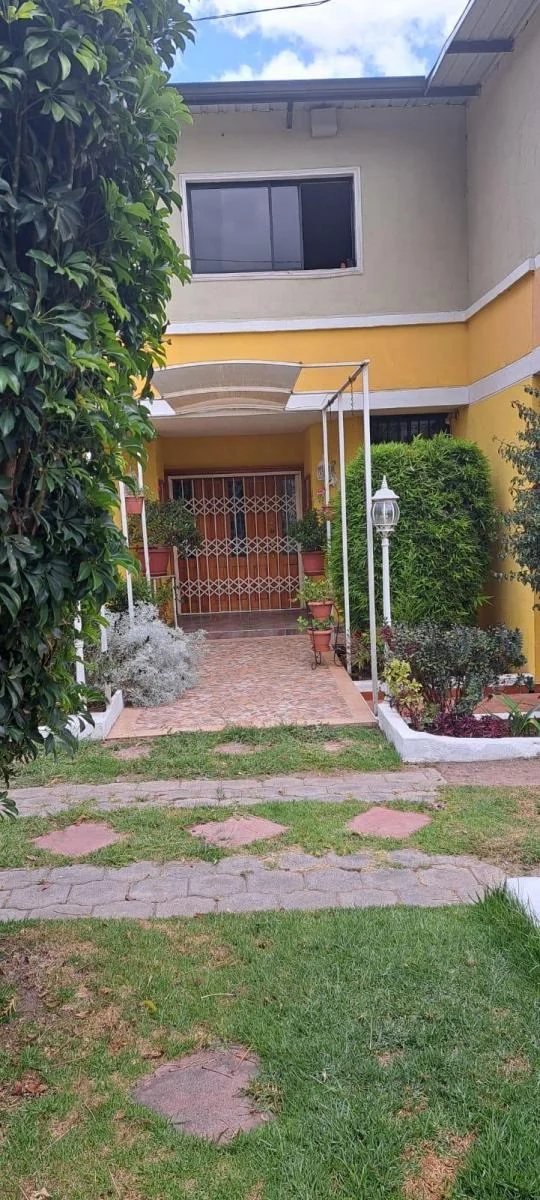 Hermosa Casa Amplia en La Primavera Cumbaya, Negociable — imagen 4