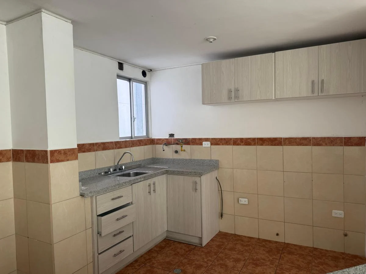 ¡Oportunidad Única! Departamento con Patio Gigante – Sector El Condado / Mariscal Sucre — imagen 9