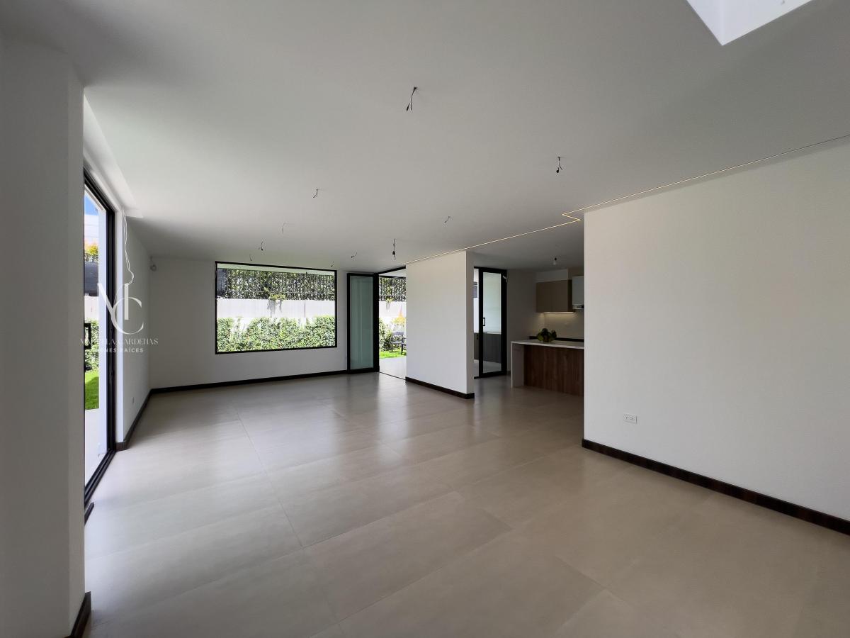 Casa con 3 Habitaciones en Venta en Tumbaco, 340 m² Terreno — imagen 6