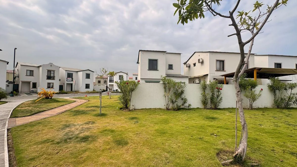 Venta Casa Esquinera Urb La Rioja Etapa La Mancha (A Estrenar), Guayas — imagen 4