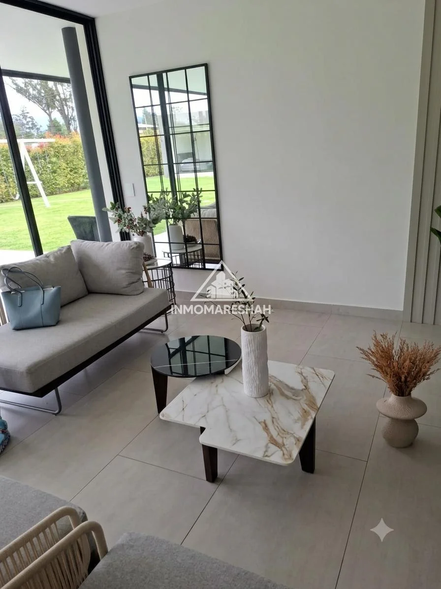 Quinta de Oportunidad con 2 Casas con Acabados de Primera en Guayllabamba — imagen 2