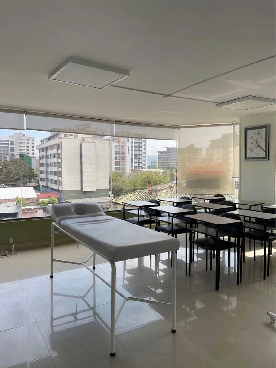 Gran Oportunidad, Amplia y Elegante Oficina, Centro Norte Quito, en Venta, 93 m² Total — imagen 3