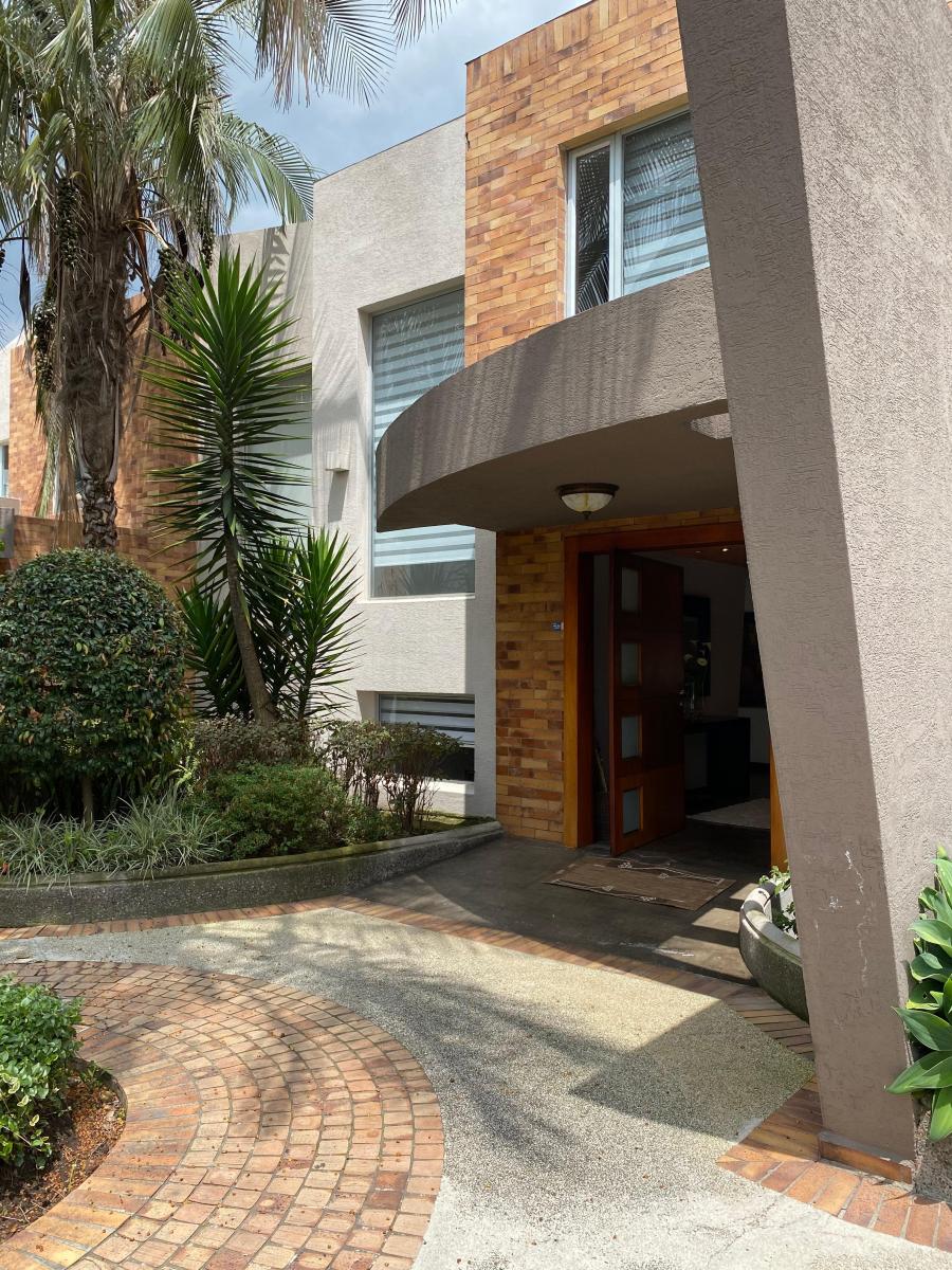 Hermosa Casa Venta Moderna Cumbayá. Provincia de Pichincha — imagen 10