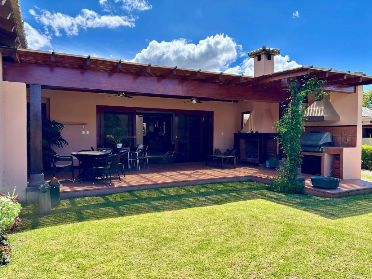 Vendo Casa Residencia en Pakakuna Gardens de Una Sola Planta No Adosada con Jardín Exclusivo — imagen 2