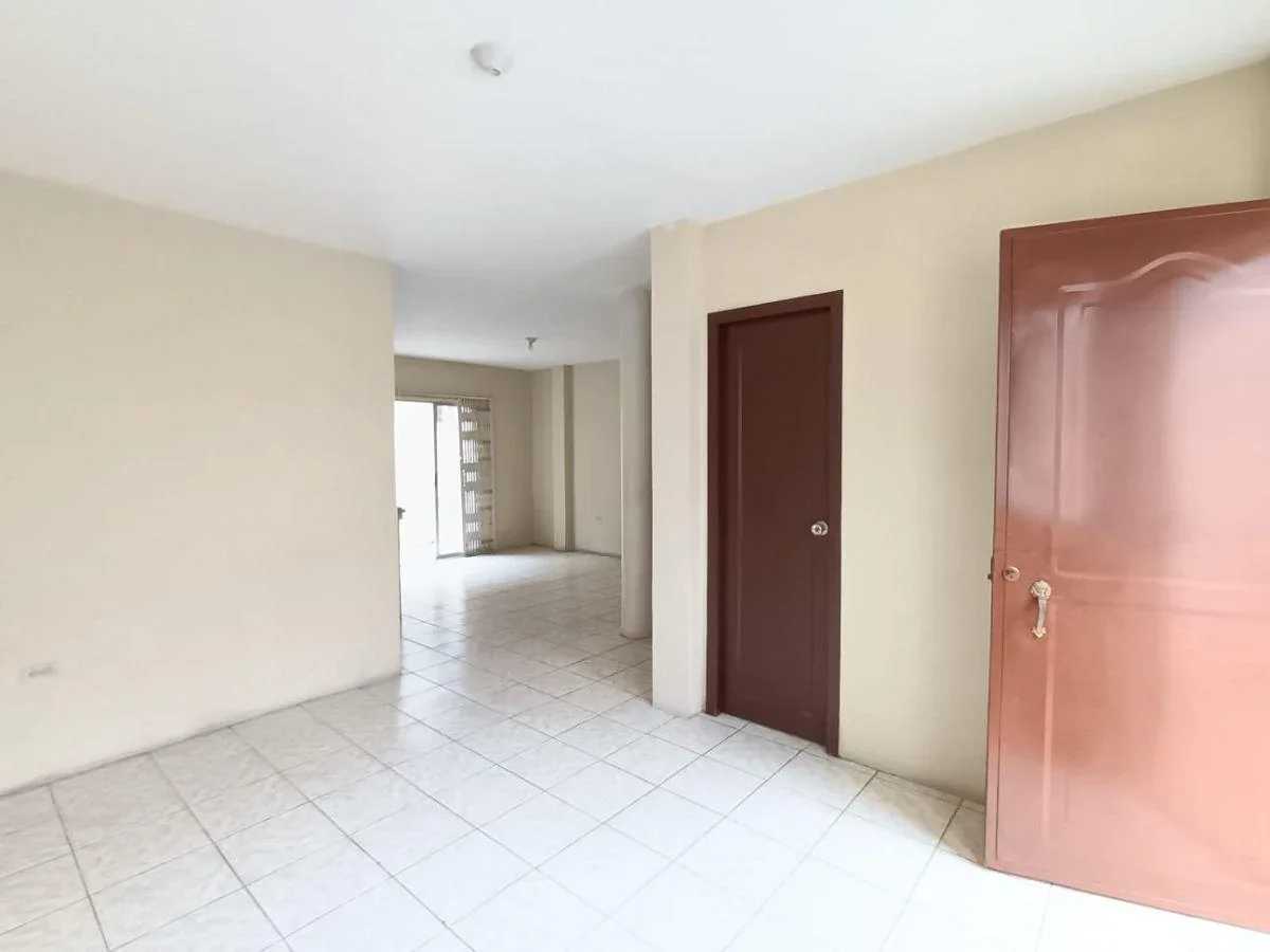 Venta de Casa, Dos Plantas en Mucho Lote 1 Etapa 6 - J. Moncada, Guayas — imagen 4
