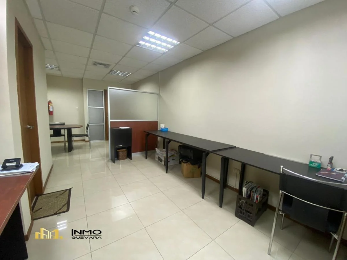 Hermosa Oficina de 40 m² en Trade Building, Guayas — imagen 2