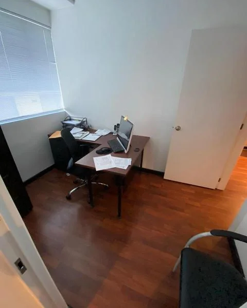Preciosa Oficina en El Quito Tenis 400 Renta 160.000 Venta! — imagen 2