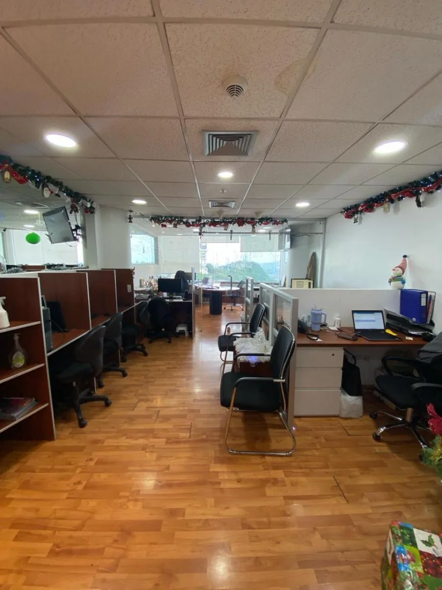 En Venta, Hermosa Oficina, Edificio The Point, Puerto Santa Ana, Guayas — imagen 2
