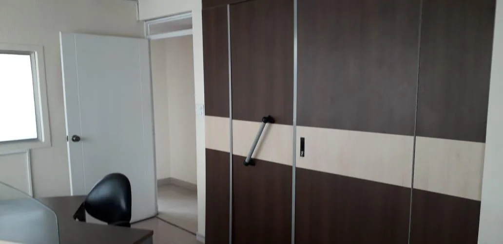 Re/max Futuro Vende Amplia Oficina de 160 m² Full Amoblada Av Shyris — imagen 2