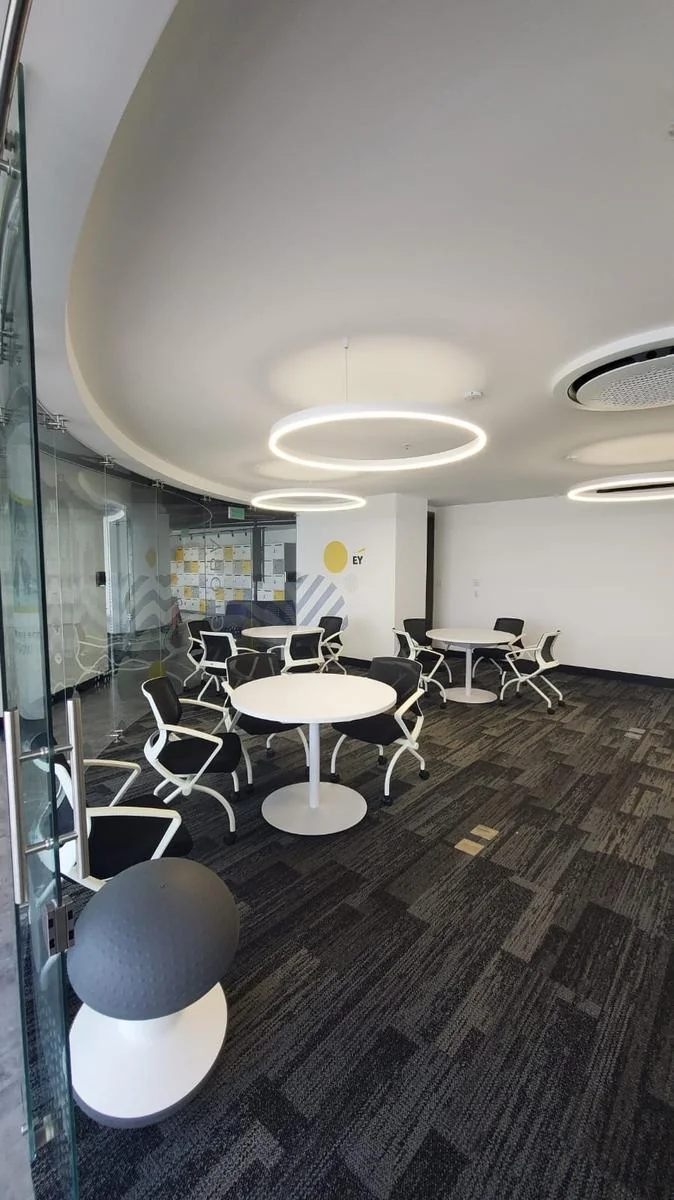 Oficina de Venta y Renta en Moderno Edificio en Inglaterra con Amazonas — imagen 3