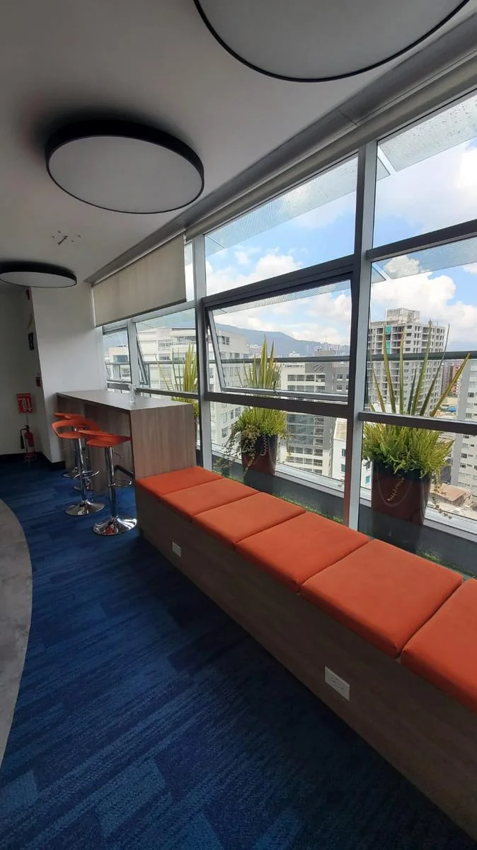 Oficina de Venta y Renta en Moderno Edificio en Inglaterra con Amazonas — imagen 2