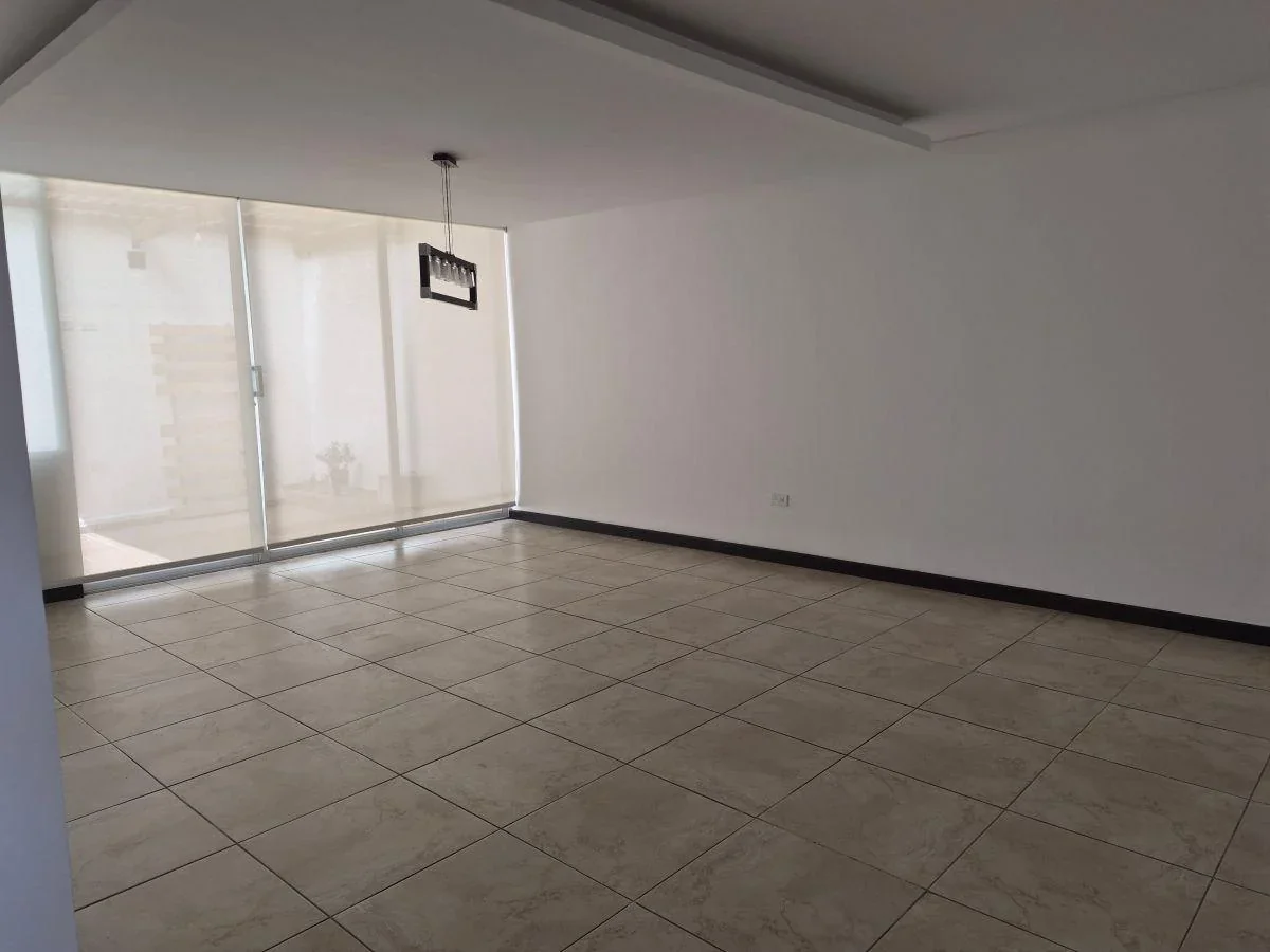 Casa de 190 m² con 3 Habitaciones en Venta y Alquiler en Cumbayá — imagen 4