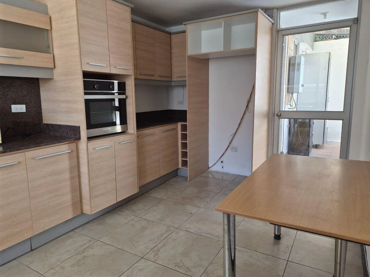 Casa de 190 m² con 3 Habitaciones en Venta y Alquiler en Cumbayá — imagen 3