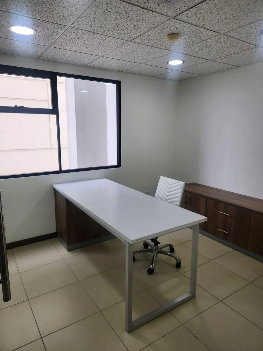 Oficina Comercial de 64 m² en Venta en Edificio Emporium en Puerto Santa Ana, Guayas — imagen 2