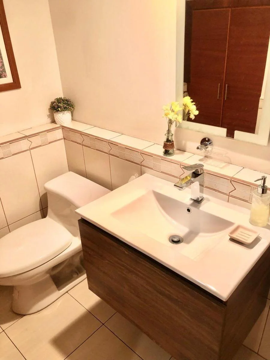 Oportunidad Bajo de Precio! Casa de Venta de 4 Habitaciones Urbanización La Catolica. Cumbaya — imagen 4