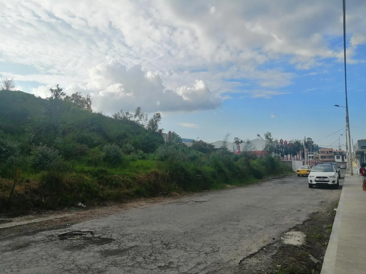 De Oportunidad! Terreno de 2862 m² en Venta en Conocoto, Ideal Para Proyecto Vip — imagen 2