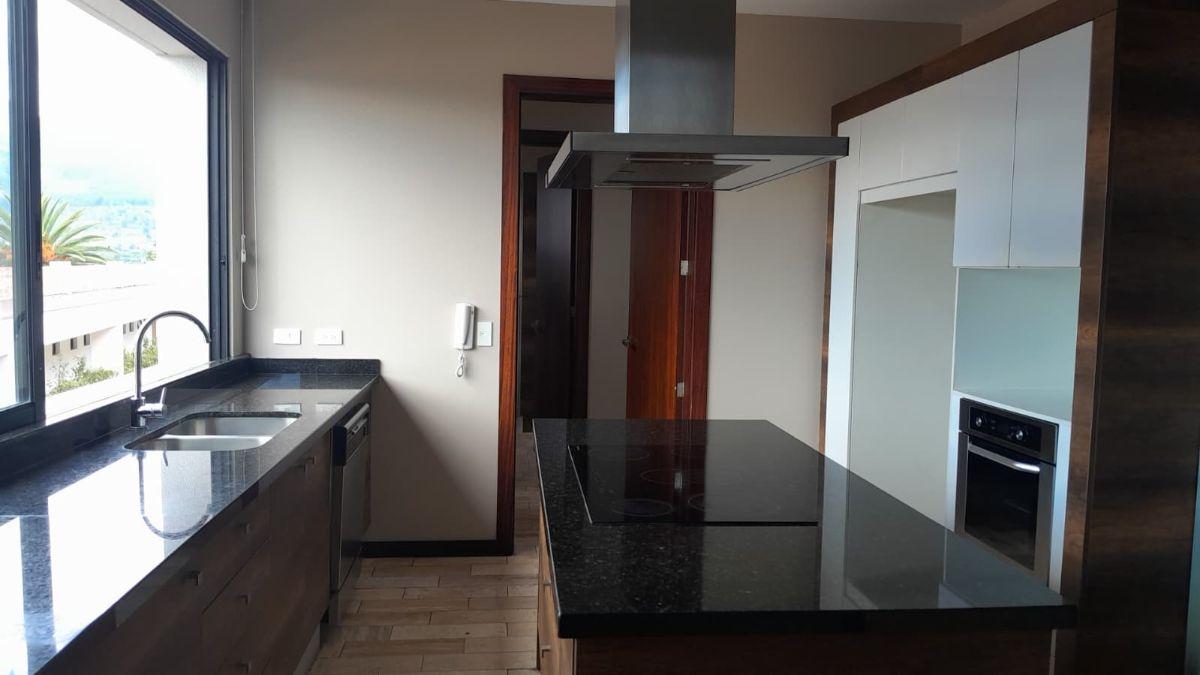 Departamento en Venta en Cumbaya con Vista a Volcanes Pichincha E Ilalo. Provincia de Pichincha — imagen 2