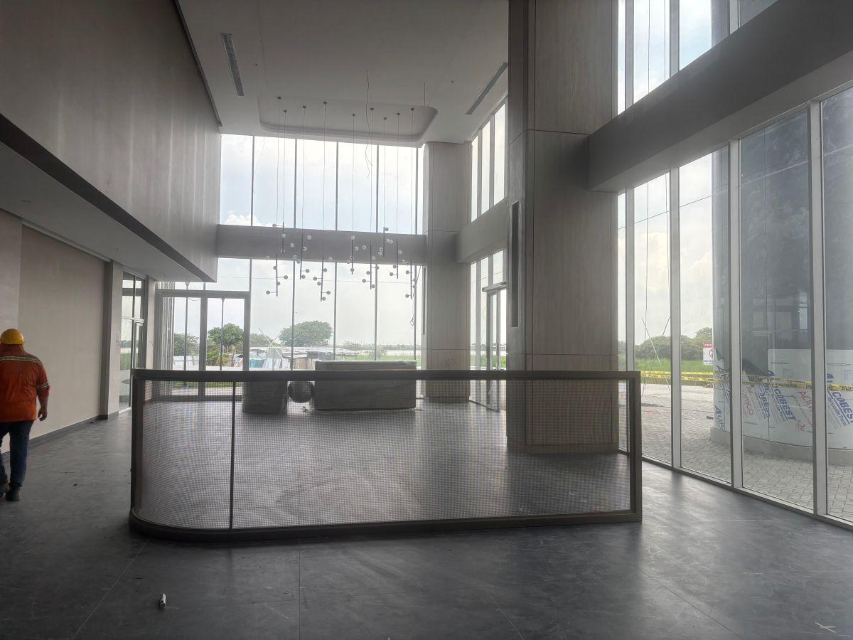 Vendo Linda Oficina Edificio Tempus en Sector Santiago del Nuevo Samborondon. 141 m² con 4 Parqueos, Guayas — imagen 2