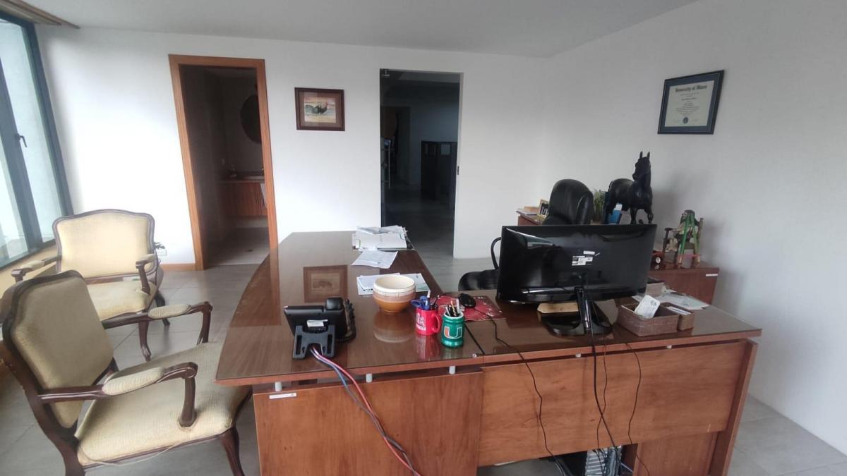 Se Vende Oficina Parcialmente Amoblada - Sector Carolina — imagen 3