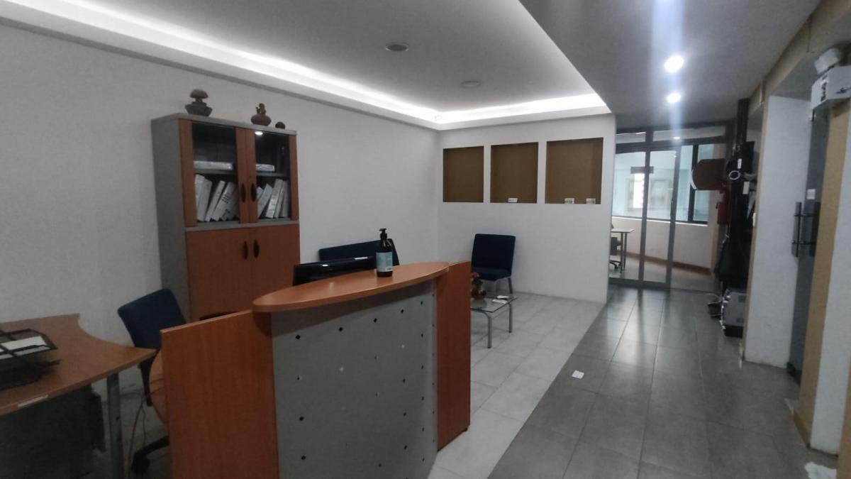 Se Vende Oficina Parcialmente Amoblada - Sector Carolina — imagen 2