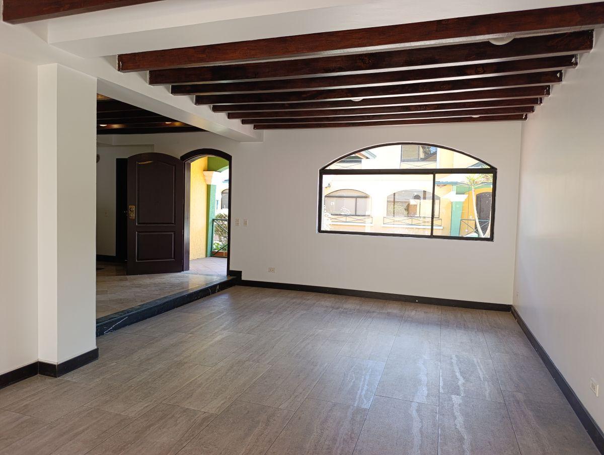 Arriendo o Vendo Casa en Cumbaya a un Minuto del Paseo San Francisco — imagen 5