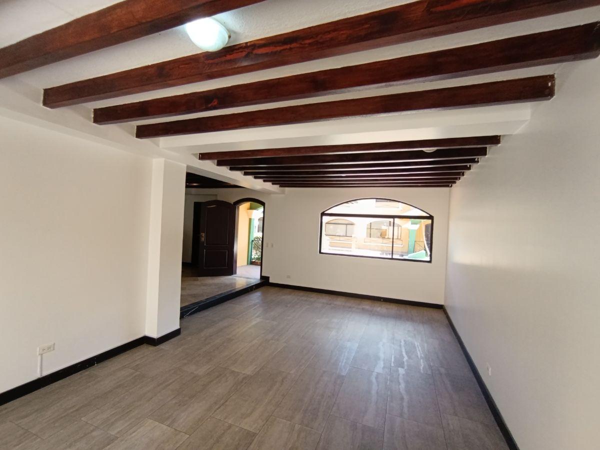 Arriendo o Vendo Casa en Cumbaya a un Minuto del Paseo San Francisco — imagen 4
