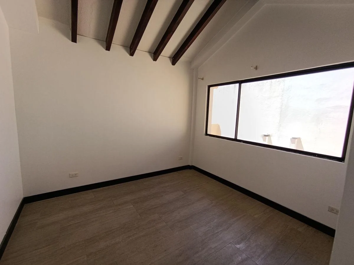 Arriendo o Vendo Casa en Cumbaya a un Minuto del Paseo San Francisco — imagen 2