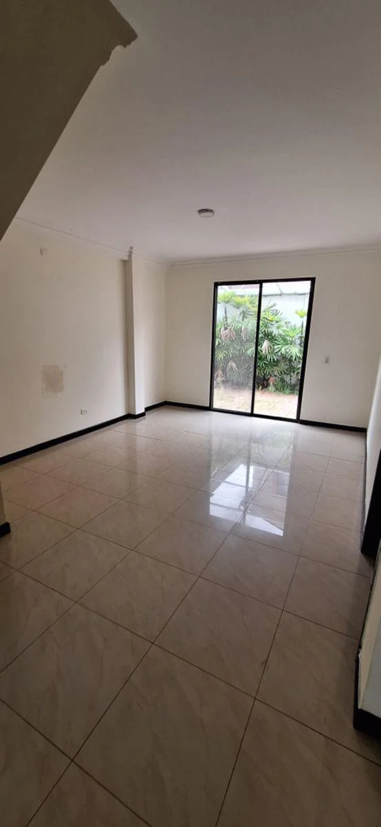 Ciudad Celeste Casa con 3 Habitaciones en Venta en Samborondón, Guayas — imagen 4