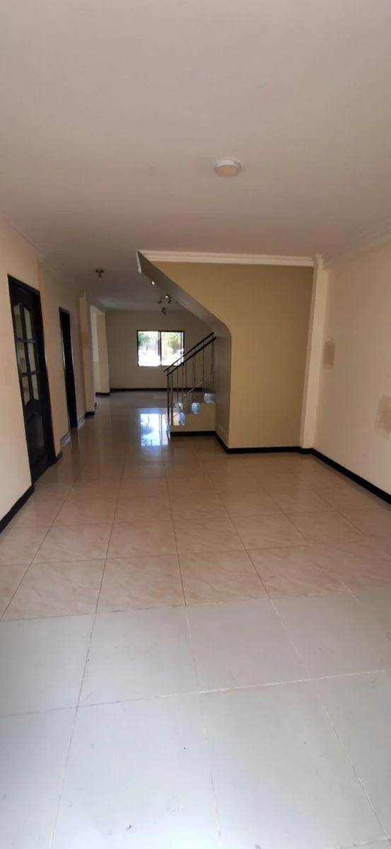 Ciudad Celeste Casa con 3 Habitaciones en Venta en Samborondón, Guayas — imagen 3