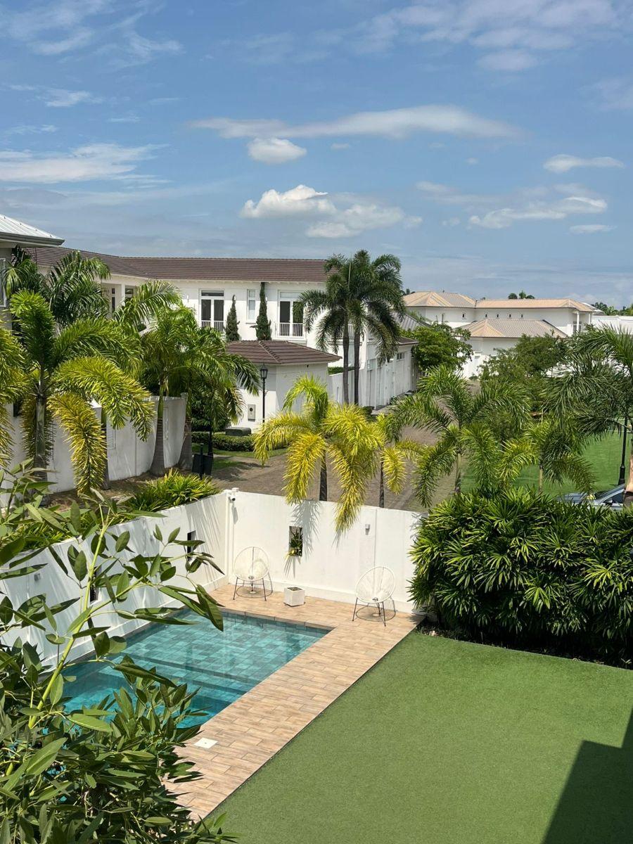 Exclusiva y Elegante Casa 4 Dorm. en Venta en Samborondón, Lagos de Batan, Guayas — imagen 9