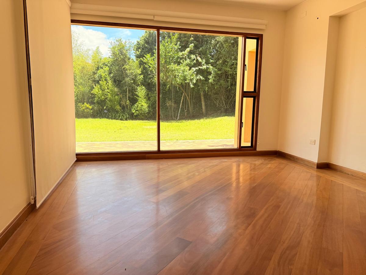 Vendo Casa Fabulosa Rincón del Valle, Terreno 1.131 m², Construcción 580 m² — imagen 10
