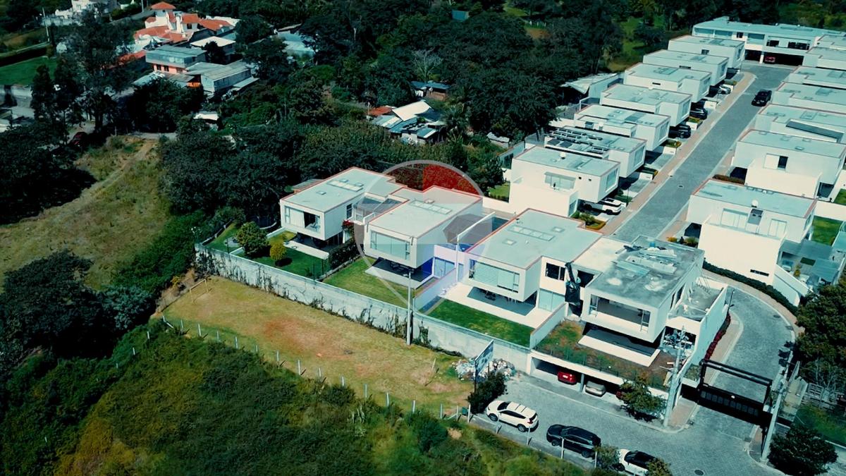 Casa de 3 Habitaciones con 425 m² en Venta en Nayón — imagen 10