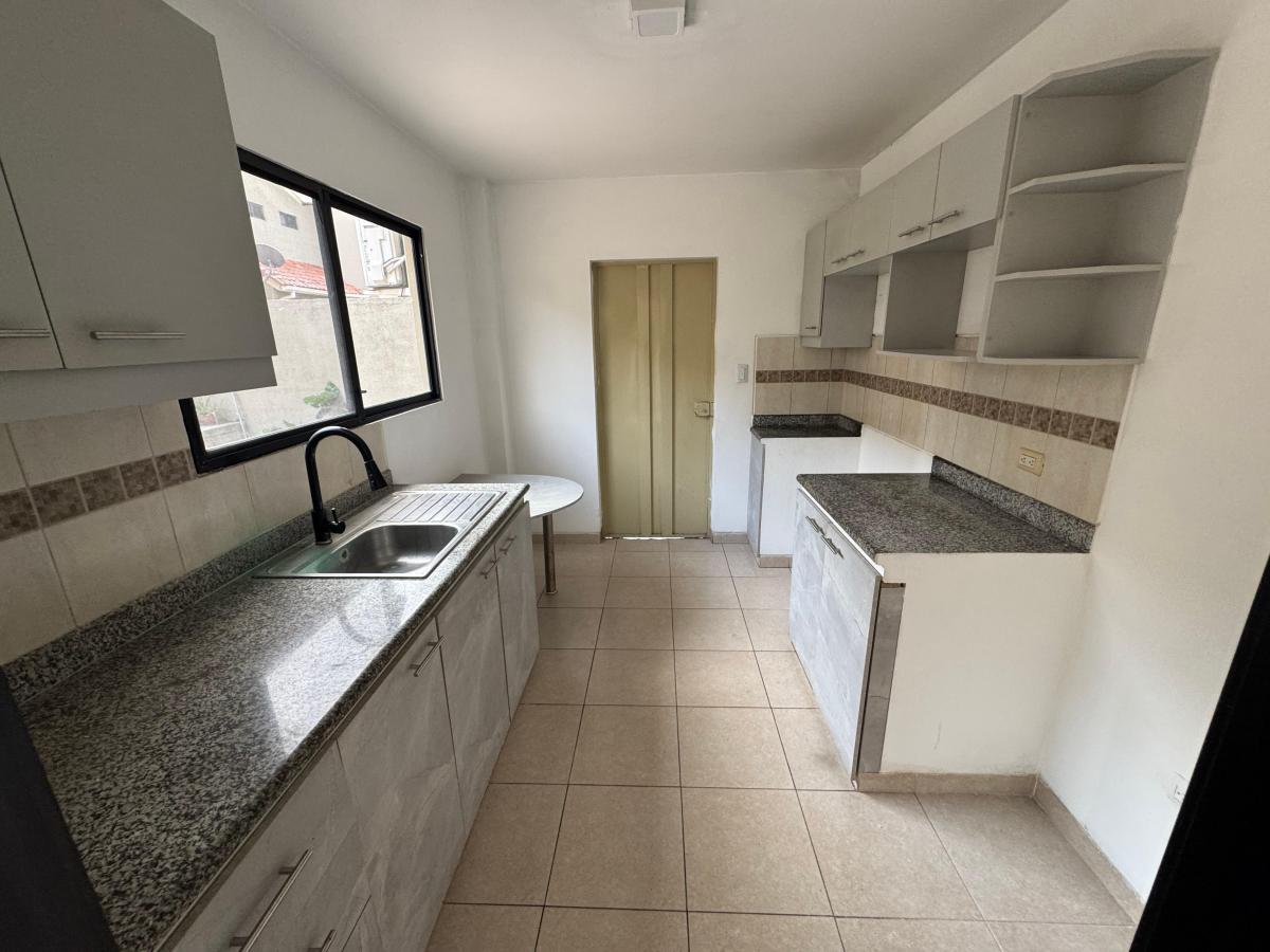 Casa con 3 Habitaciones en Venta en Urb. La Romareda, Norte Guayaquil. Guayas — imagen 9
