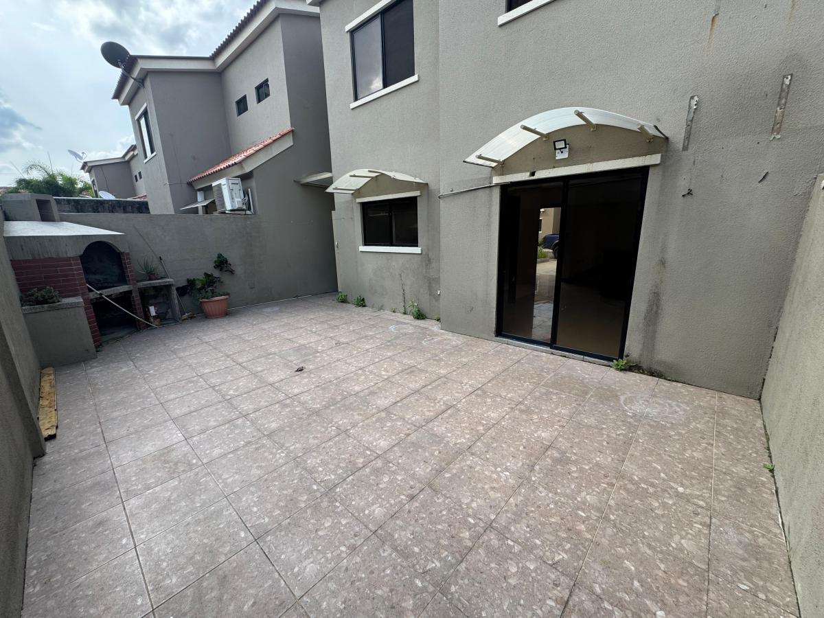 Casa con 3 Habitaciones en Venta en Urb. La Romareda, Norte Guayaquil. Guayas — imagen 3