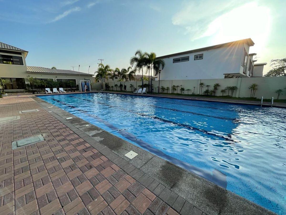 Casa con 3 Habitaciones en Venta en Urb. La Romareda, Norte Guayaquil. Guayas — imagen 2