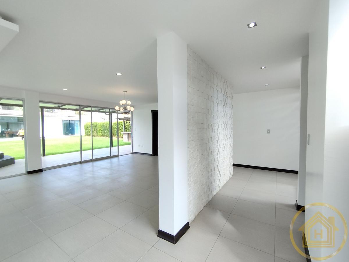 Casa Moderna en El Valle de Los Chillos, Terreno de 1550 m² con Bbq Jacuzzi, Zona de Juegos Privada — imagen 7