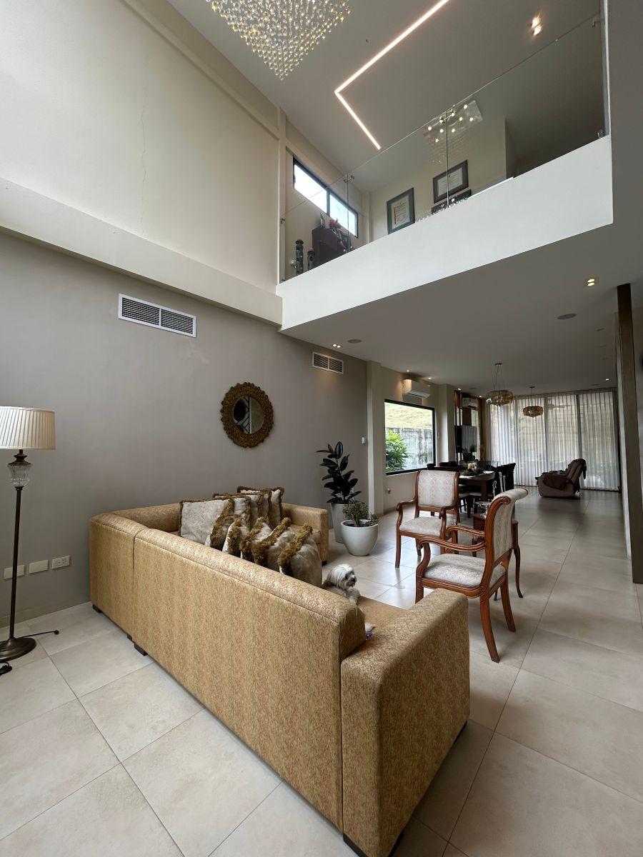 Se Vende Moderna y Elegante Casa en Urbanización El Condado – Vicolinci, Guayas — imagen 7