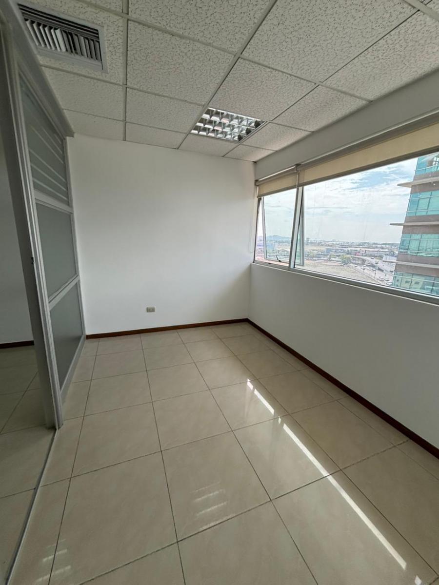 Venta Oficina Trade Building Sin Parqueo Cerca Al Mall del Sol, Guayas — imagen 8