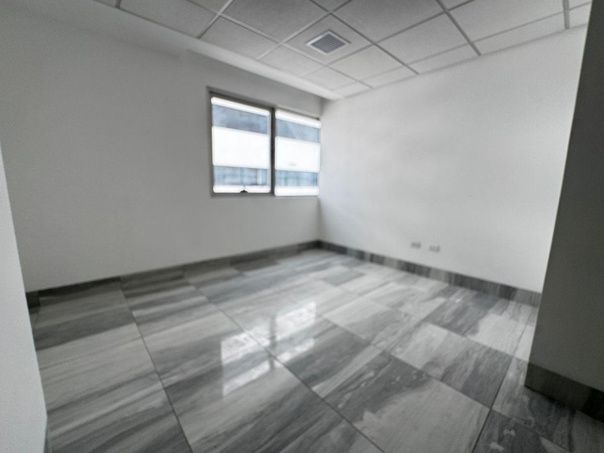 Venta de Oficina en El Ed. Platinium II Av León Febres Cordero, Guayas — imagen 6