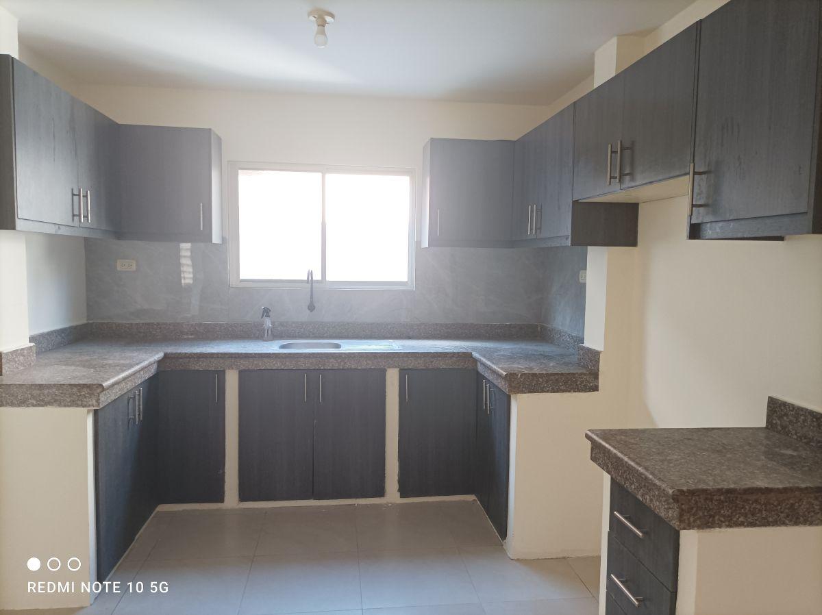 Urbanización La Rioja Vendo Casa Amplia, 3 Dorm., Cocina Grande, Área Social Piscina, Canchas, Guayas — imagen 2