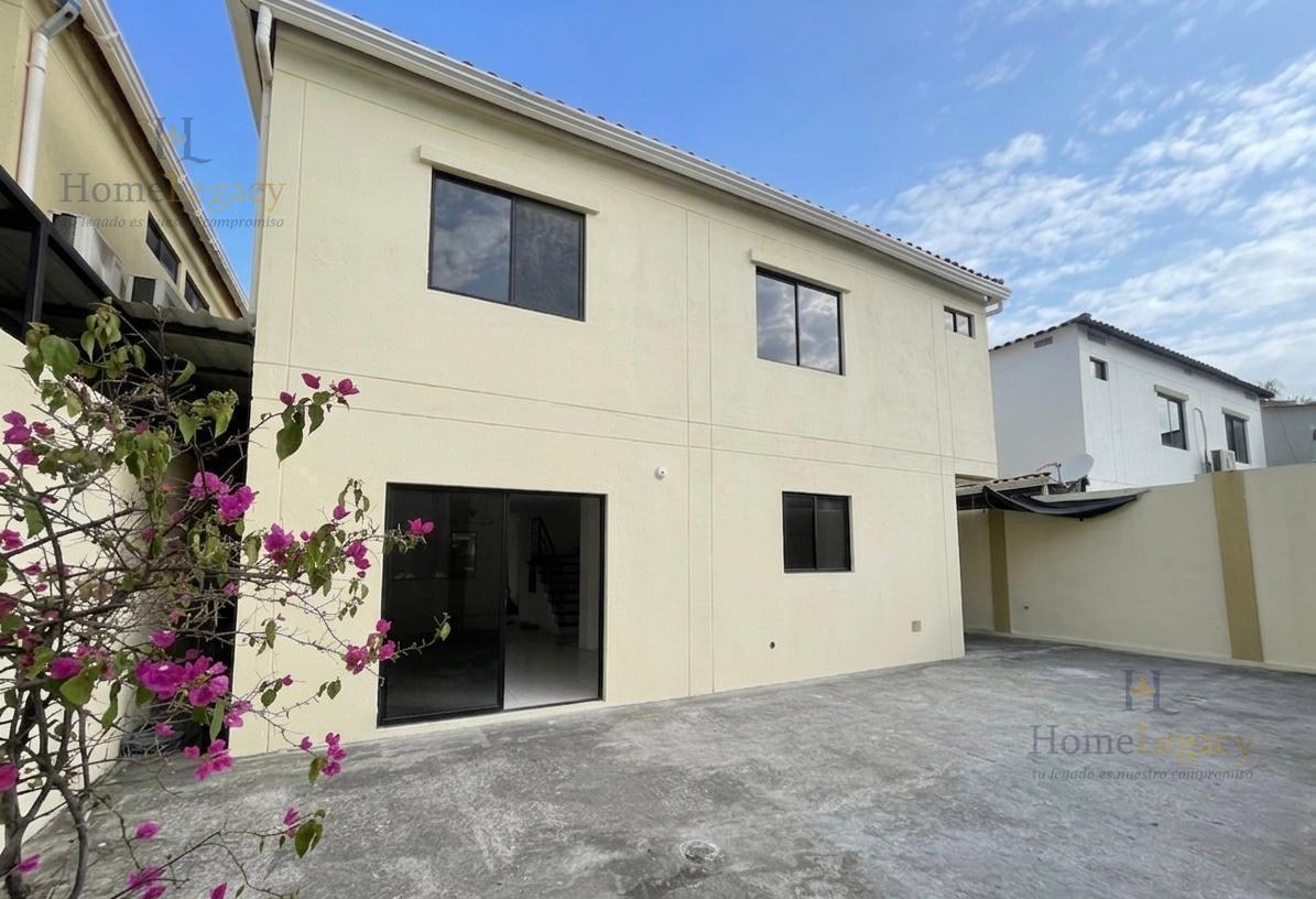 Venta de Casa Esquinera con 2 Garajes en Vía a La Costa Am, Guayas — imagen 10