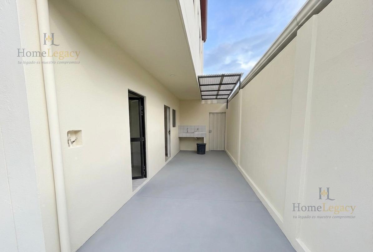 Venta de Casa Esquinera con 2 Garajes en Vía a La Costa Am, Guayas — imagen 9