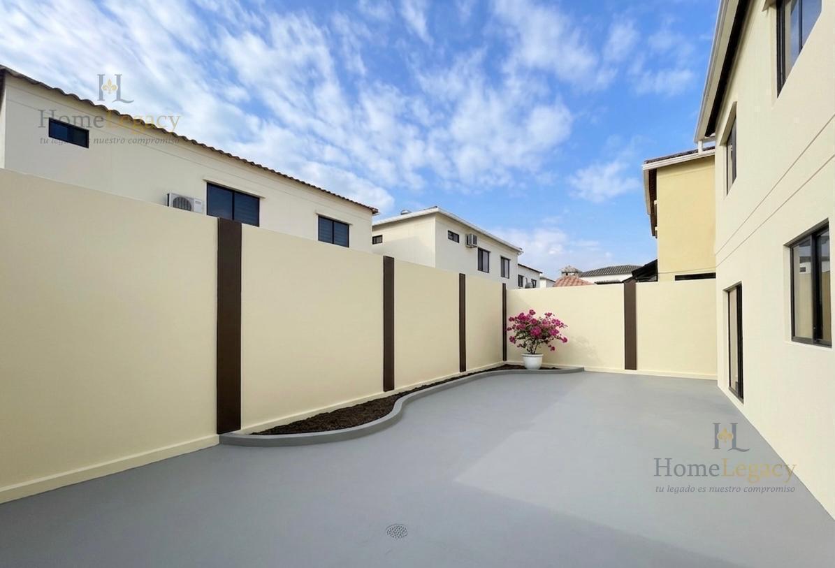 Venta de Casa Esquinera con 2 Garajes en Vía a La Costa Am, Guayas — imagen 8