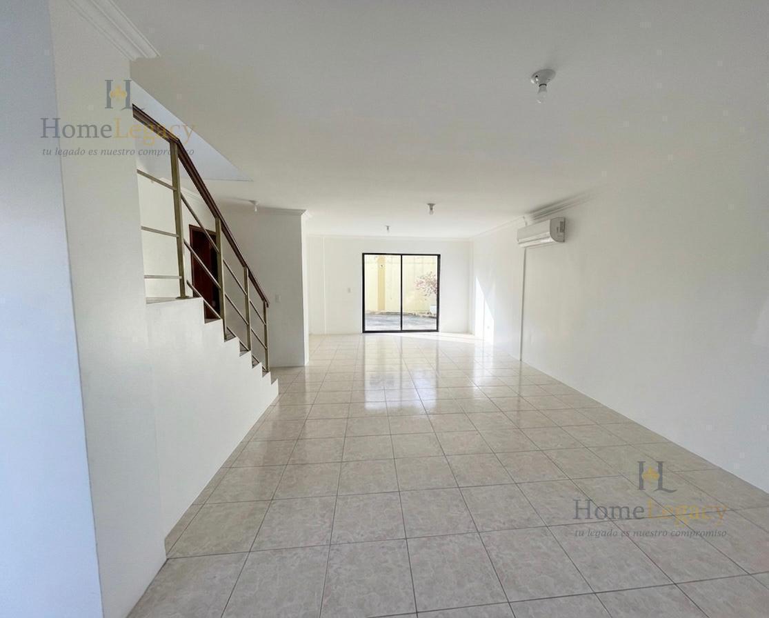 Venta de Casa Esquinera con 2 Garajes en Vía a La Costa Am, Guayas — imagen 6