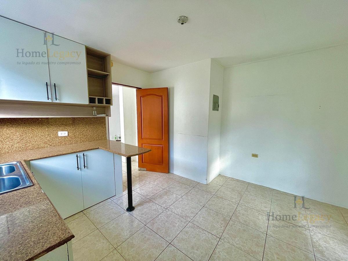 Venta de Casa Esquinera con 2 Garajes en Vía a La Costa Am, Guayas — imagen 4