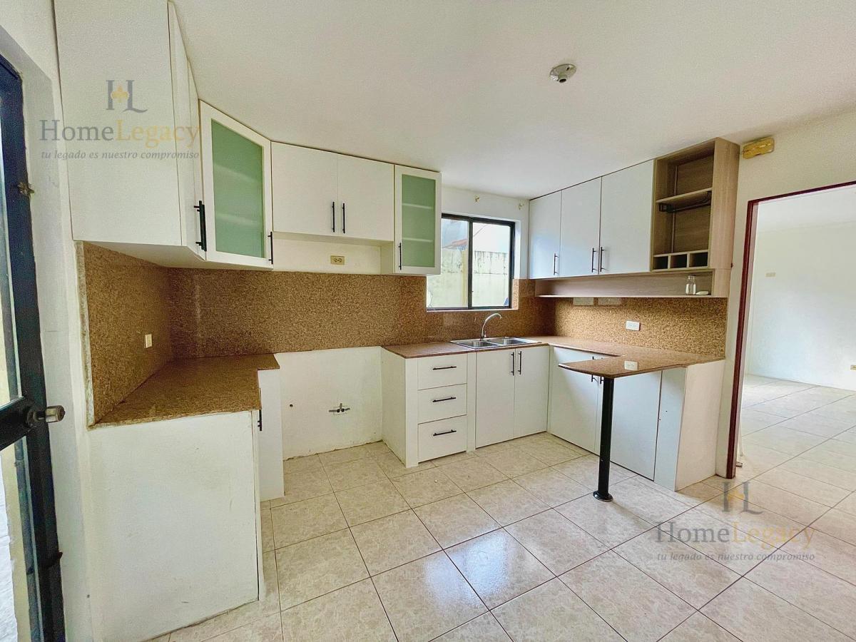 Venta de Casa Esquinera con 2 Garajes en Vía a La Costa Am, Guayas — imagen 2