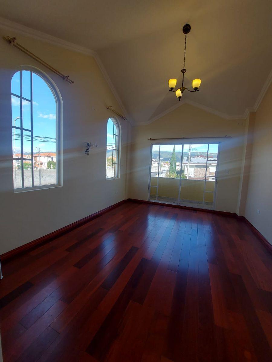 Vendo Hermosa Casa Mas Suite 247 m No Adosada en Urbanizacion en Sangolqui, Valle de Los Chillo — imagen 5