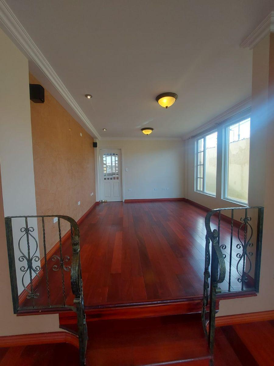 Vendo Hermosa Casa Mas Suite 247 m No Adosada en Urbanizacion en Sangolqui, Valle de Los Chillo — imagen 4