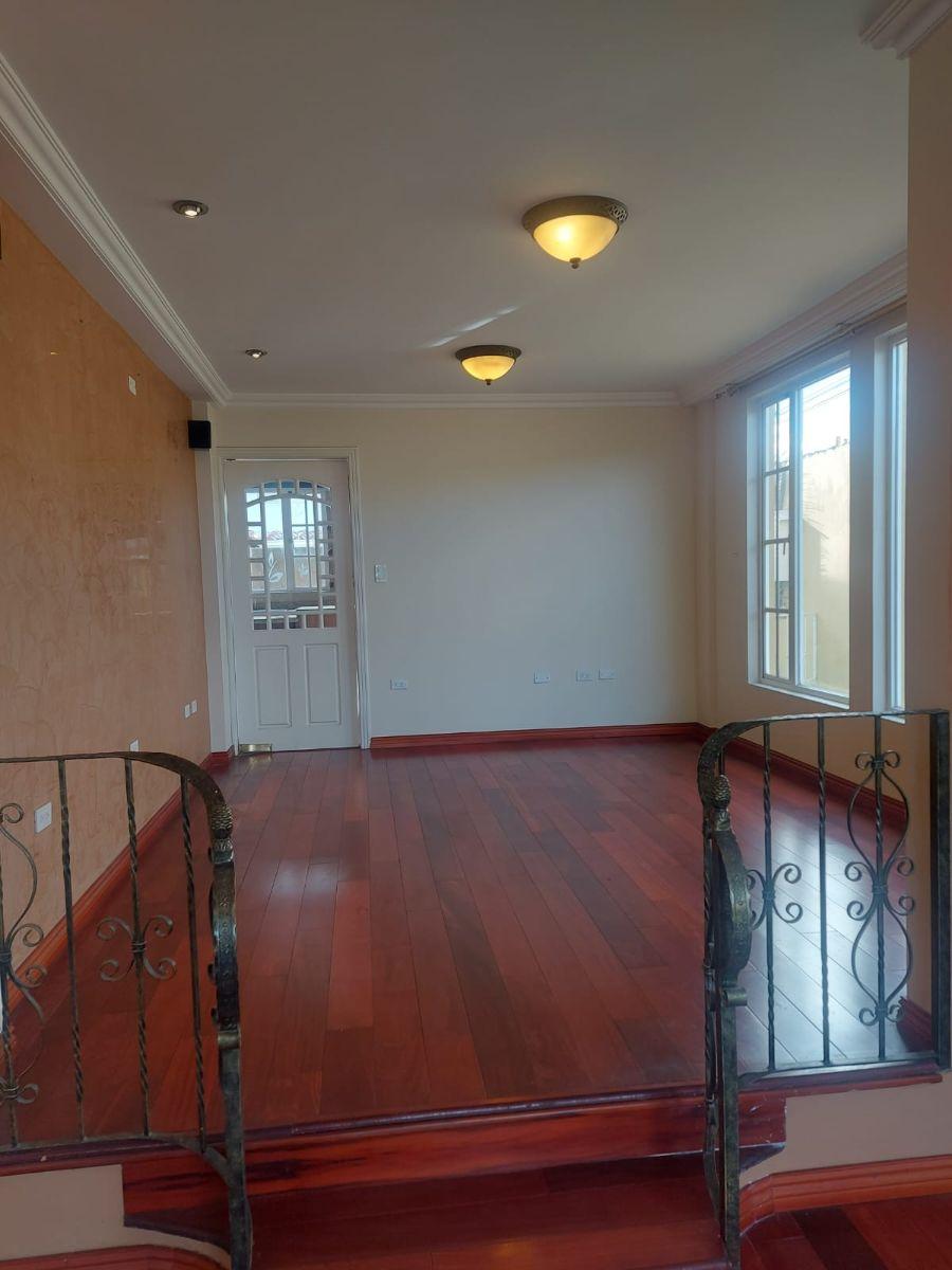 Vendo Hermosa Casa Mas Suite 247 m No Adosada en Urbanizacion en Sangolqui, Valle de Los Chillo — imagen 3
