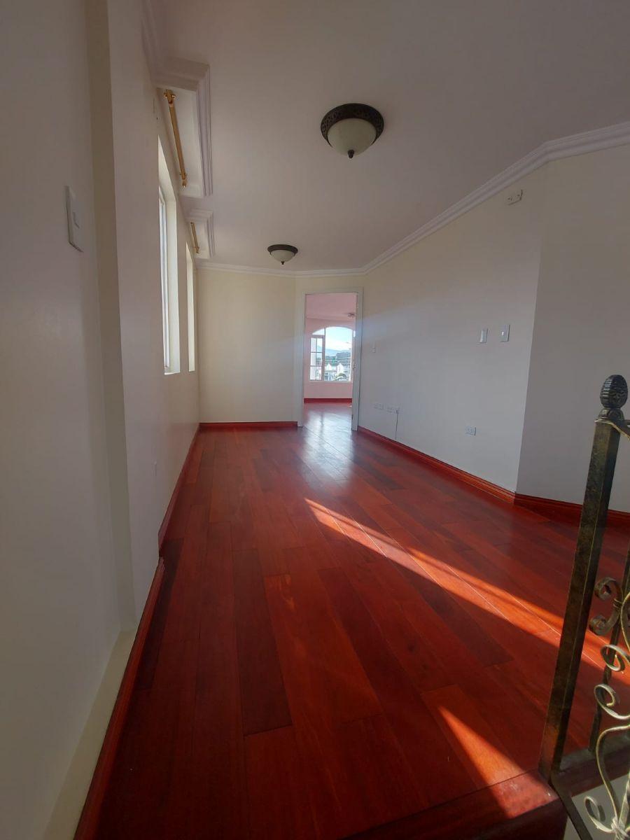 Vendo Hermosa Casa Mas Suite 247 m No Adosada en Urbanizacion en Sangolqui, Valle de Los Chillo — imagen 2